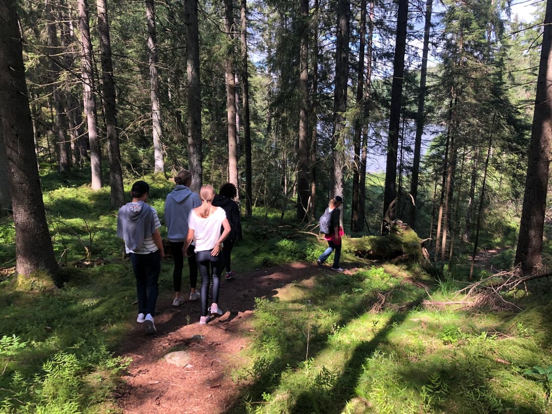 Människor på vandring.
