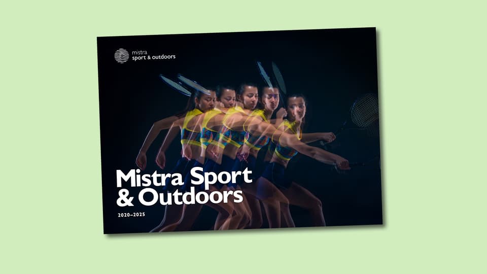 Omslaget till rapporten Mistra Sport & Outdoors 2020-2025 mot en ljusgrön bakgrund.