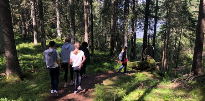 Människor på vandring.